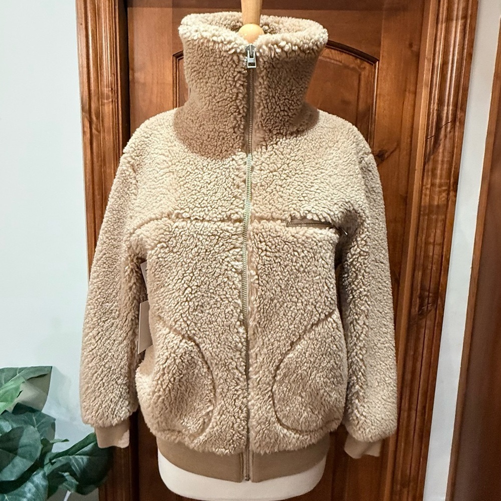 💋Aritzia Sherpa teddy jacket coat as seen on Kendall Jenner, oversized size XXS - Picture 10 of 12